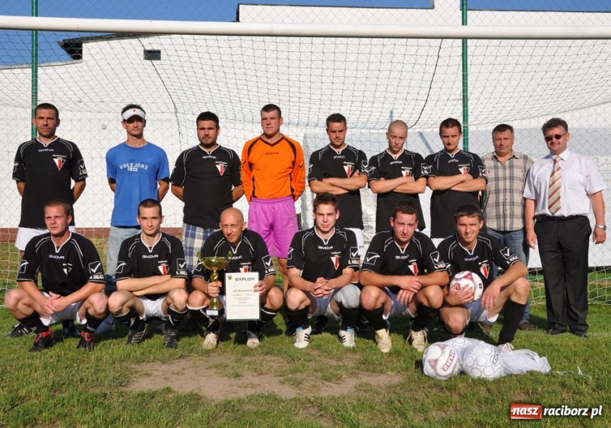 Zdjęcie w galerii na portalu naszraciborz.pl: Bieńkowice z pucharem wójta wiadomości z regionu