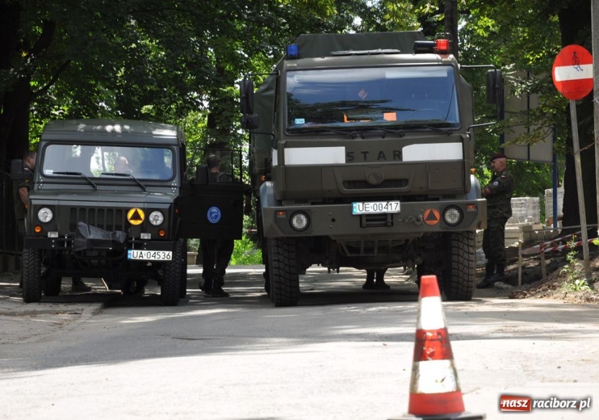 Zdjęcie w galerii na portalu naszraciborz.pl: Bomba wywieziona już na polder wiadomości z regionu