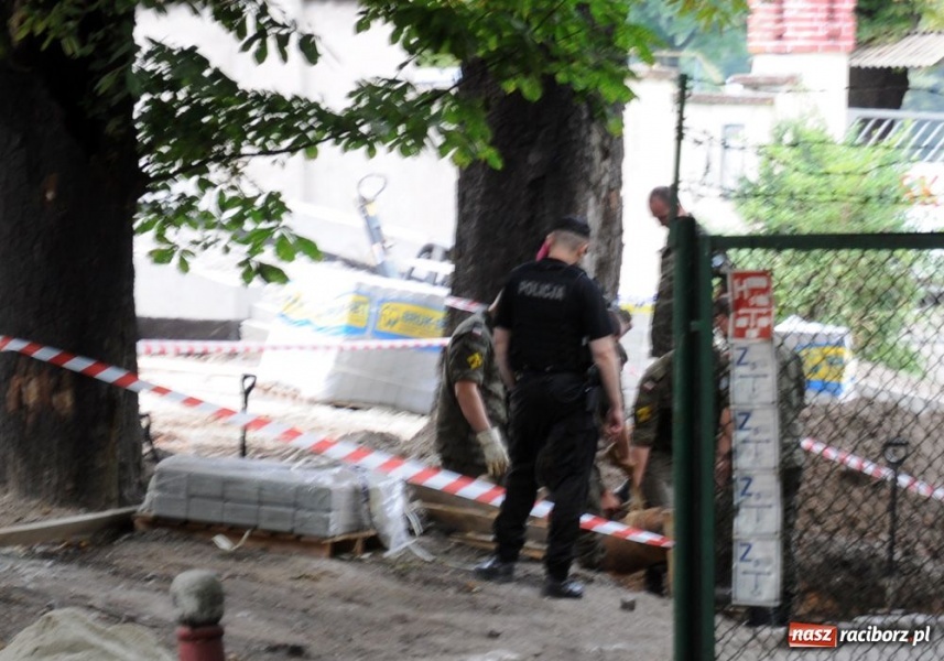 Zdjęcie w galerii na portalu naszraciborz.pl: Bomba wywieziona już na polder wiadomości z regionu