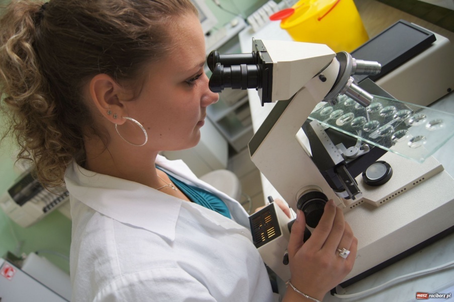 Zdjęcie w galerii na portalu naszraciborz.pl: Młodzież praktykowała z krwią wiadomości z regionu