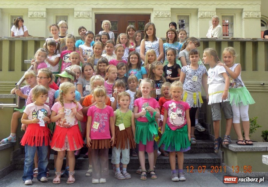 Zdjęcie w galerii na portalu naszraciborz.pl: Ludy Afryki w książnicy wiadomości z regionu