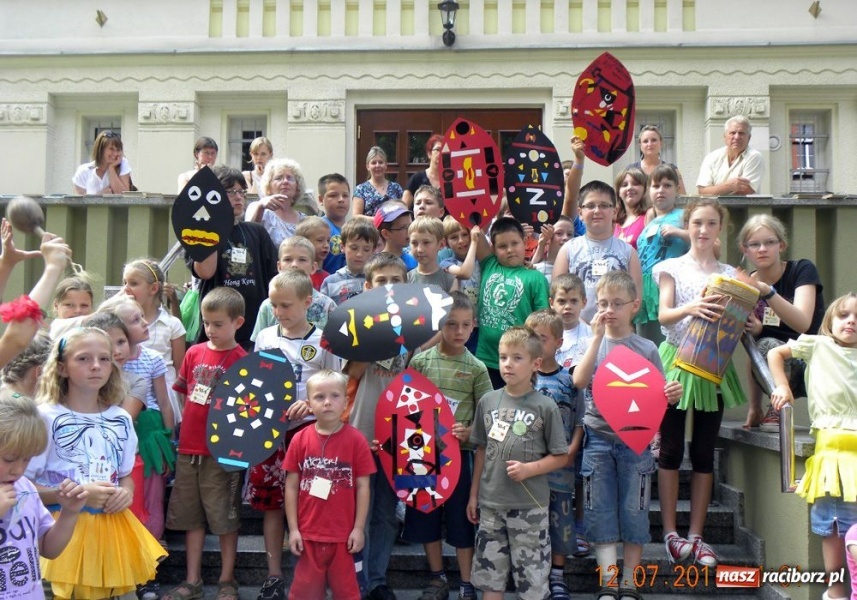 Zdjęcie w galerii na portalu naszraciborz.pl: Ludy Afryki w książnicy wiadomości z regionu