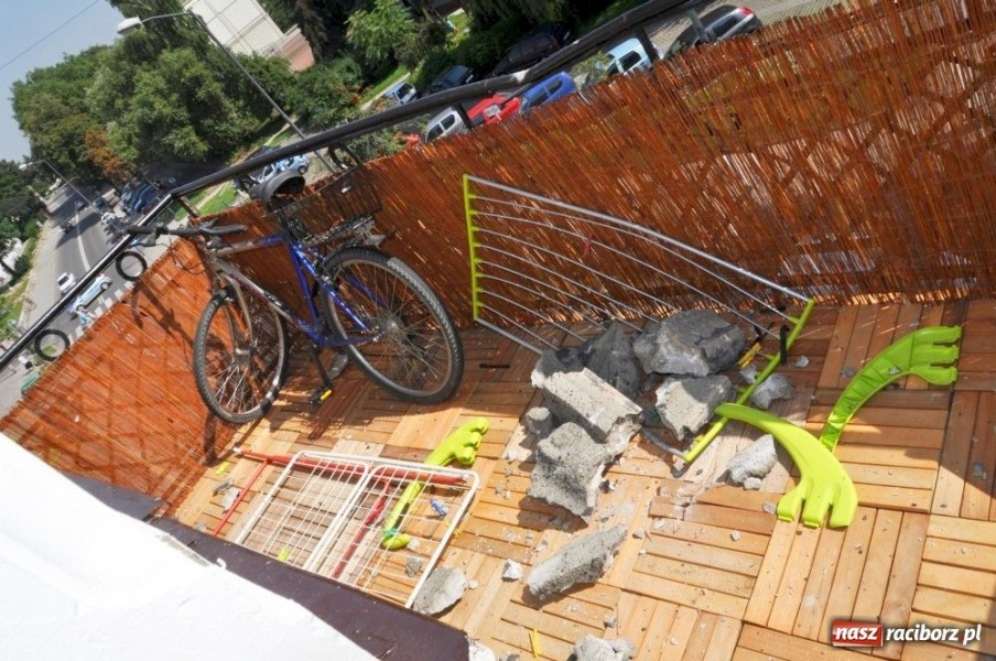 Zdjęcie w galerii na portalu naszraciborz.pl: Dobrze, że stało się to nocą... wiadomości z regionu