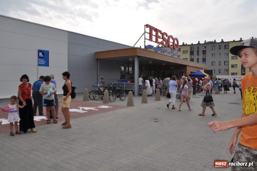 Zdjęcie w galerii na portalu naszraciborz.pl: 1000 Tesco otwarte dla klientów wiadomości z regionu