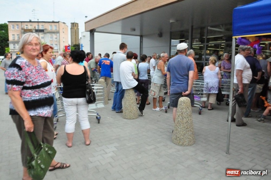 Zdjęcie w galerii na portalu naszraciborz.pl: 1000 Tesco otwarte dla klientów wiadomości z regionu