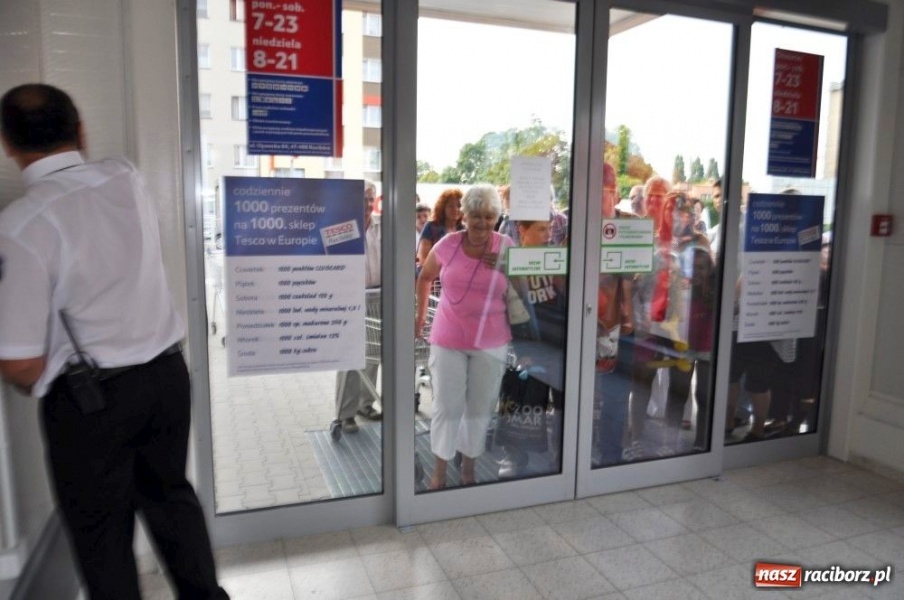 Zdjęcie w galerii na portalu naszraciborz.pl: 1000 Tesco otwarte dla klientów wiadomości z regionu
