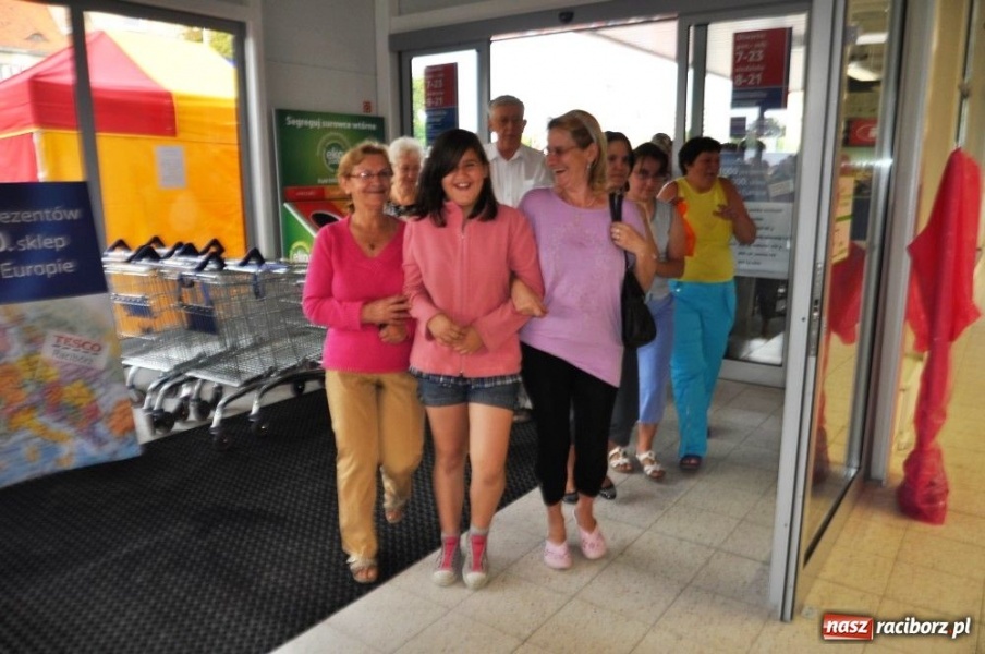 Zdjęcie w galerii na portalu naszraciborz.pl: 1000 Tesco otwarte dla klientów wiadomości z regionu