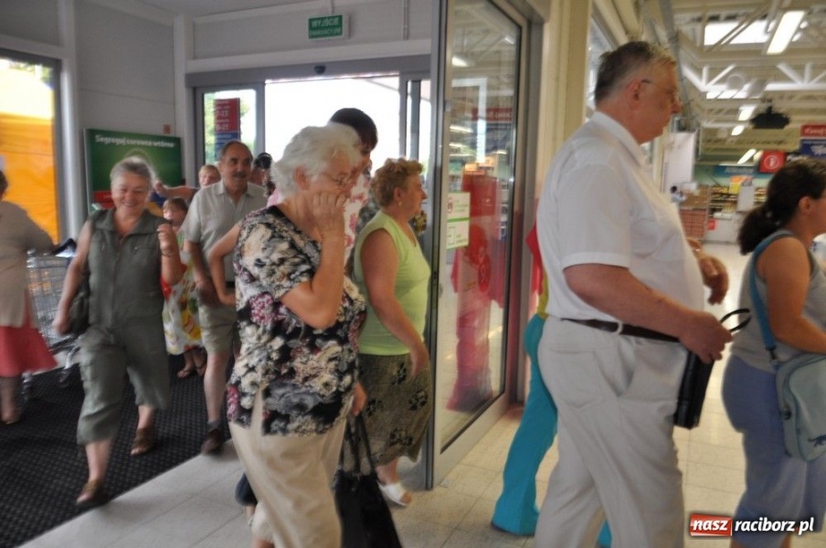Zdjęcie w galerii na portalu naszraciborz.pl: 1000 Tesco otwarte dla klientów wiadomości z regionu