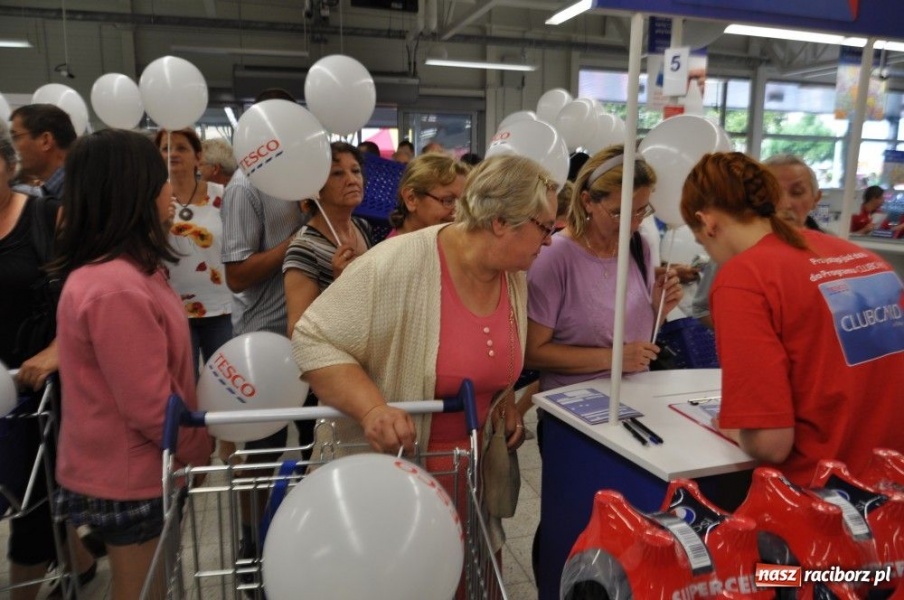 Zdjęcie w galerii na portalu naszraciborz.pl: 1000 Tesco otwarte dla klientów wiadomości z regionu