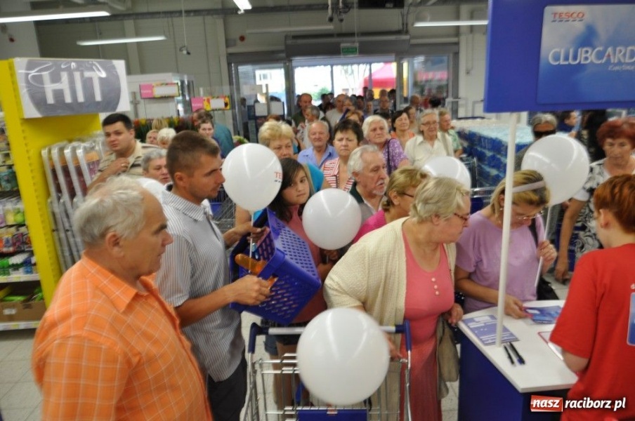 Zdjęcie w galerii na portalu naszraciborz.pl: 1000 Tesco otwarte dla klientów wiadomości z regionu