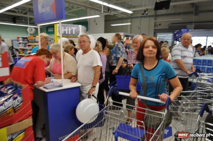 Zdjęcie w galerii na portalu naszraciborz.pl: 1000 Tesco otwarte dla klientów wiadomości z regionu