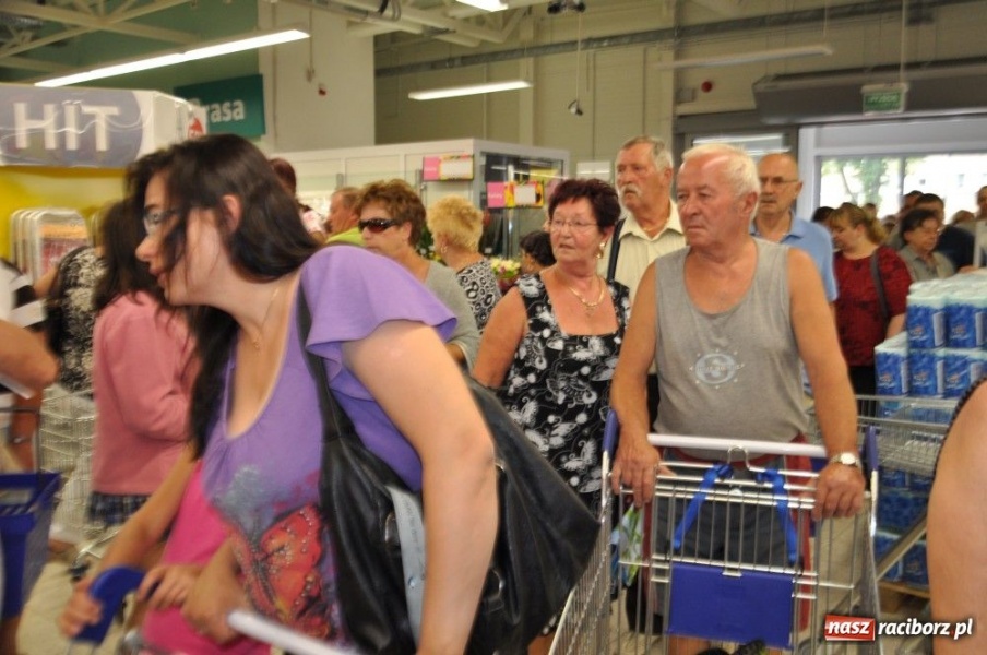 Zdjęcie w galerii na portalu naszraciborz.pl: 1000 Tesco otwarte dla klientów wiadomości z regionu