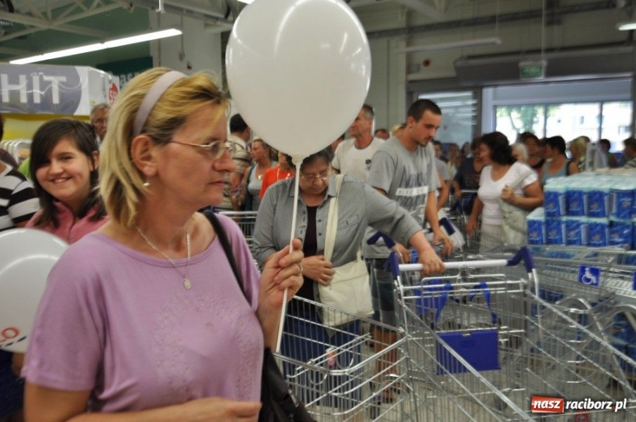 Zdjęcie w galerii na portalu naszraciborz.pl: 1000 Tesco otwarte dla klientów wiadomości z regionu