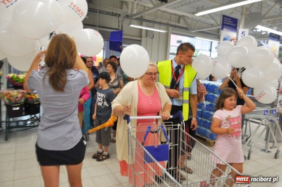 Zdjęcie w galerii na portalu naszraciborz.pl: 1000 Tesco otwarte dla klientów wiadomości z regionu