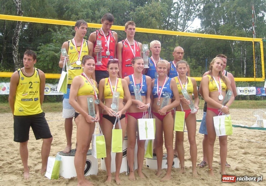 Zdjęcie w galerii na portalu naszraciborz.pl: Brązowy medal dla krzanowiczanek wiadomości z regionu