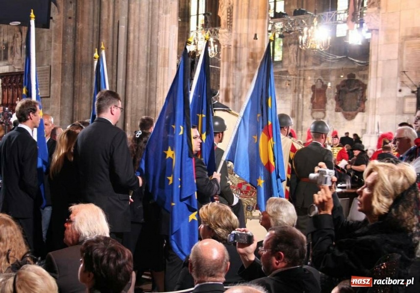 Zdjęcie w galerii na portalu naszraciborz.pl: Raciborzanie żegnali cesarza wiadomości z regionu