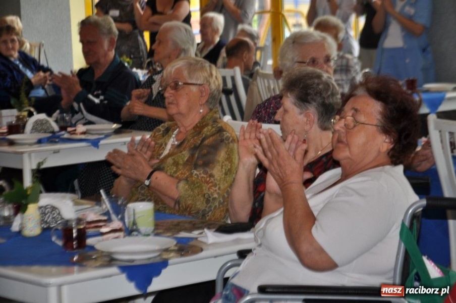 Zdjęcie w galerii na portalu naszraciborz.pl: Długich lat życia pani Marii Kostrzewie ... wiadomości z regionu