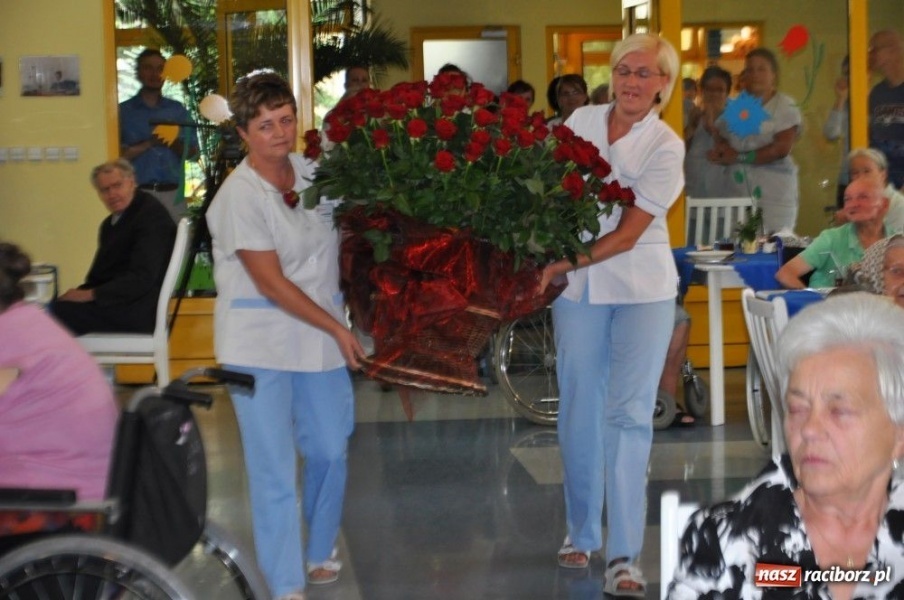 Zdjęcie w galerii na portalu naszraciborz.pl: Długich lat życia pani Marii Kostrzewie ... wiadomości z regionu