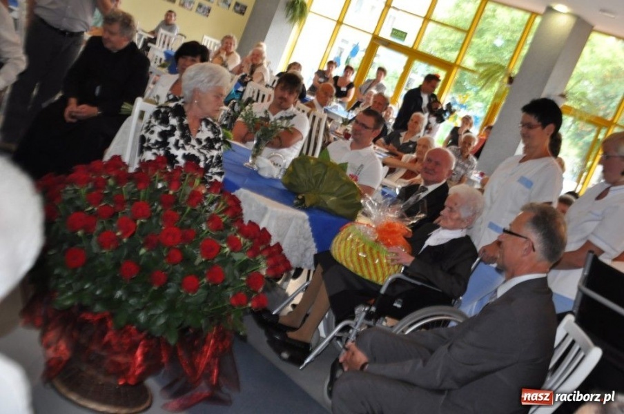 Zdjęcie w galerii na portalu naszraciborz.pl: Długich lat życia pani Marii Kostrzewie ... wiadomości z regionu