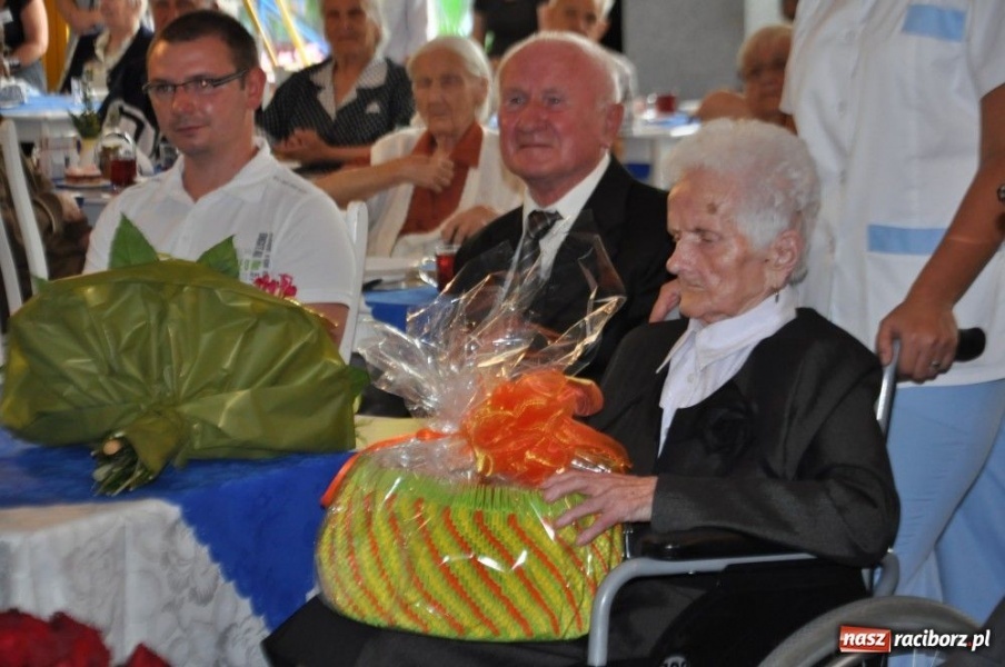Zdjęcie w galerii na portalu naszraciborz.pl: Długich lat życia pani Marii Kostrzewie ... wiadomości z regionu