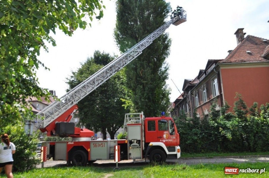Zdjęcie w galerii na portalu naszraciborz.pl: Pożar kamienicy przy ul.  Waryńskiego wiadomości z regionu