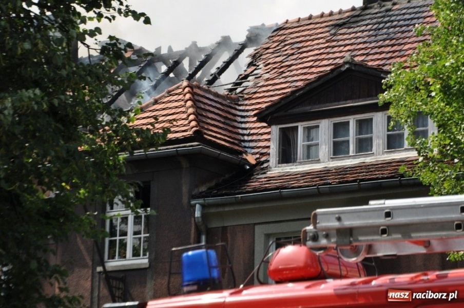 Zdjęcie w galerii na portalu naszraciborz.pl: Pożar kamienicy przy ul.  Waryńskiego wiadomości z regionu