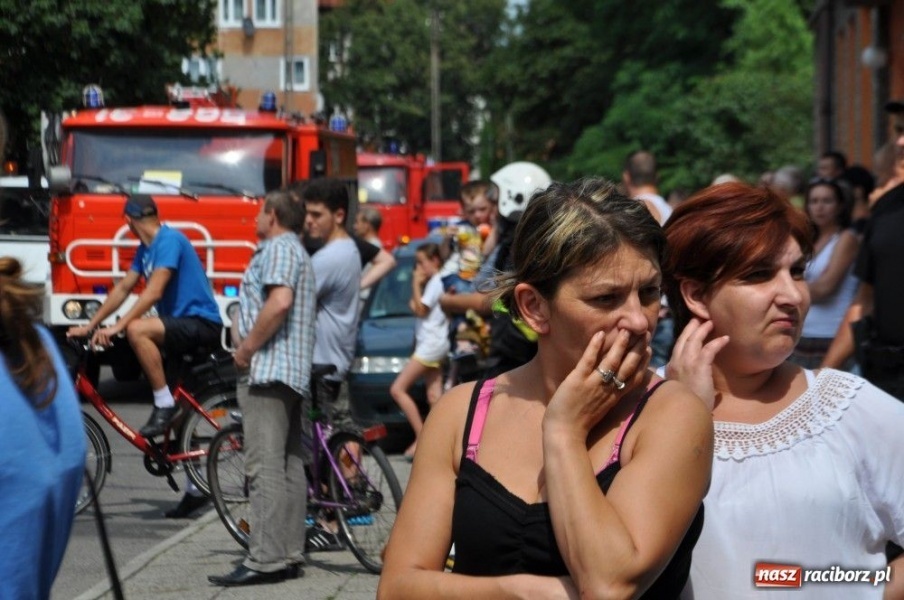 Zdjęcie w galerii na portalu naszraciborz.pl: Pożar kamienicy przy ul.  Waryńskiego wiadomości z regionu