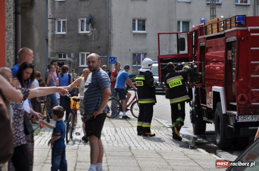 Zdjęcie w galerii na portalu naszraciborz.pl: Pożar kamienicy przy ul.  Waryńskiego wiadomości z regionu