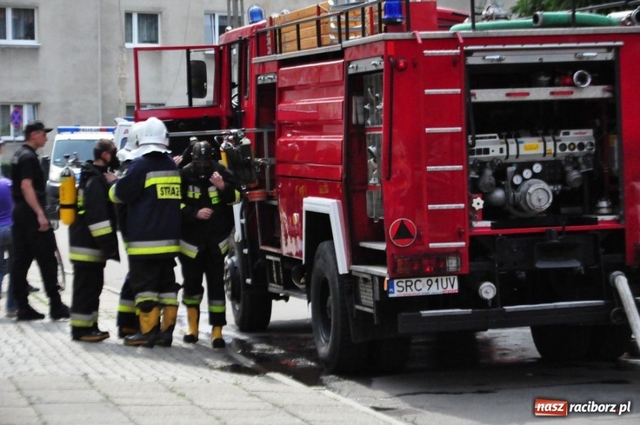 Zdjęcie w galerii na portalu naszraciborz.pl: Pożar kamienicy przy ul.  Waryńskiego wiadomości z regionu