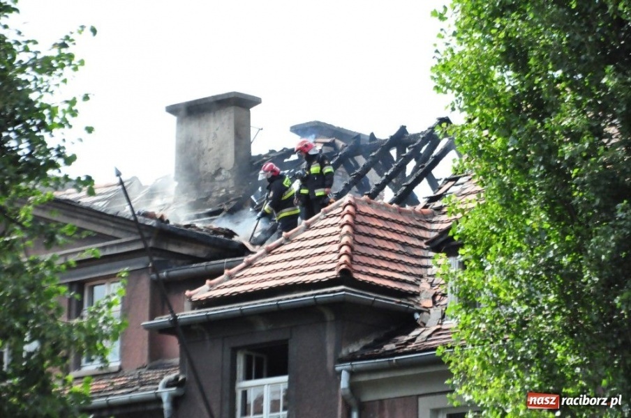 Zdjęcie w galerii na portalu naszraciborz.pl: Pożar kamienicy przy ul.  Waryńskiego wiadomości z regionu