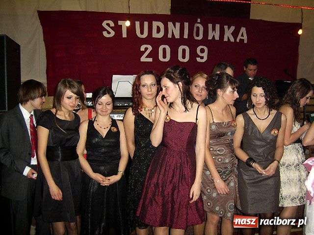 Zdjęcie w galerii na portalu naszraciborz.pl: Studniówka w II LO - tura druga wiadomości z regionu