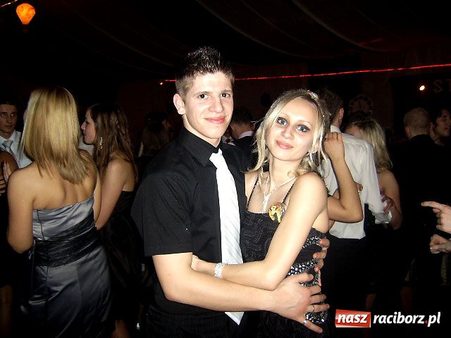 Zdjęcie w galerii na portalu naszraciborz.pl: Studniówka w II LO - tura druga wiadomości z regionu