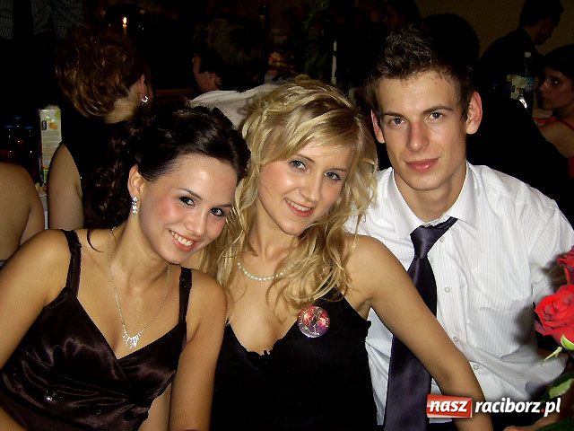 Zdjęcie w galerii na portalu naszraciborz.pl: Studniówka w II LO - tura druga wiadomości z regionu