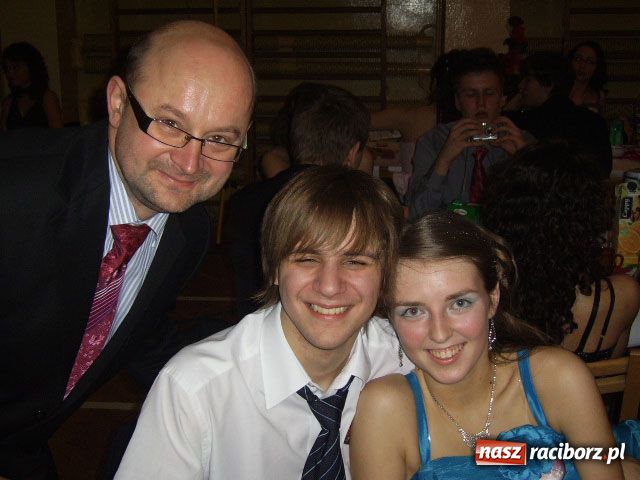 Zdjęcie w galerii na portalu naszraciborz.pl: Studniówka w II LO - tura druga wiadomości z regionu