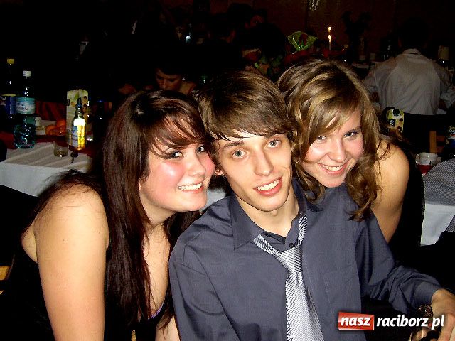 Zdjęcie w galerii na portalu naszraciborz.pl: Studniówka w II LO - tura druga wiadomości z regionu