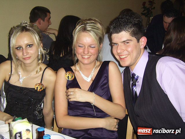 Zdjęcie w galerii na portalu naszraciborz.pl: Studniówka w II LO - tura druga wiadomości z regionu