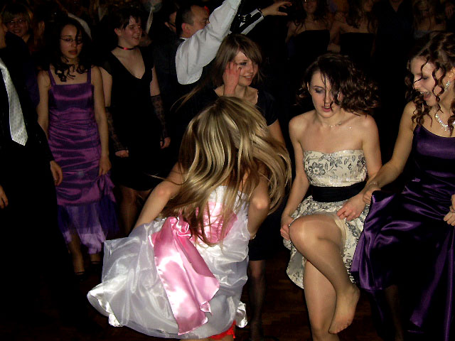 Zdjęcie w galerii na portalu naszraciborz.pl: Studniówka w II LO - tura druga wiadomości z regionu