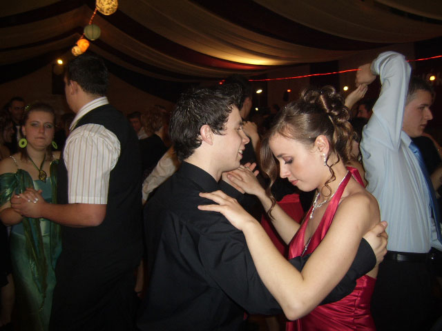 Zdjęcie w galerii na portalu naszraciborz.pl: Studniówka w II LO - tura druga wiadomości z regionu