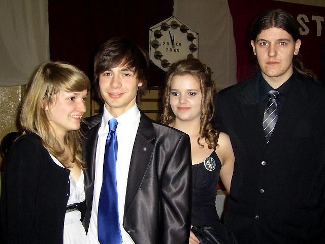 Zdjęcie w galerii na portalu naszraciborz.pl: Studniówka w II LO - tura druga wiadomości z regionu