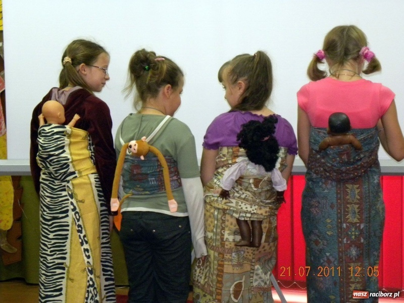 Zdjęcie w galerii na portalu naszraciborz.pl: W książnicy wiązali kangi wiadomości z regionu