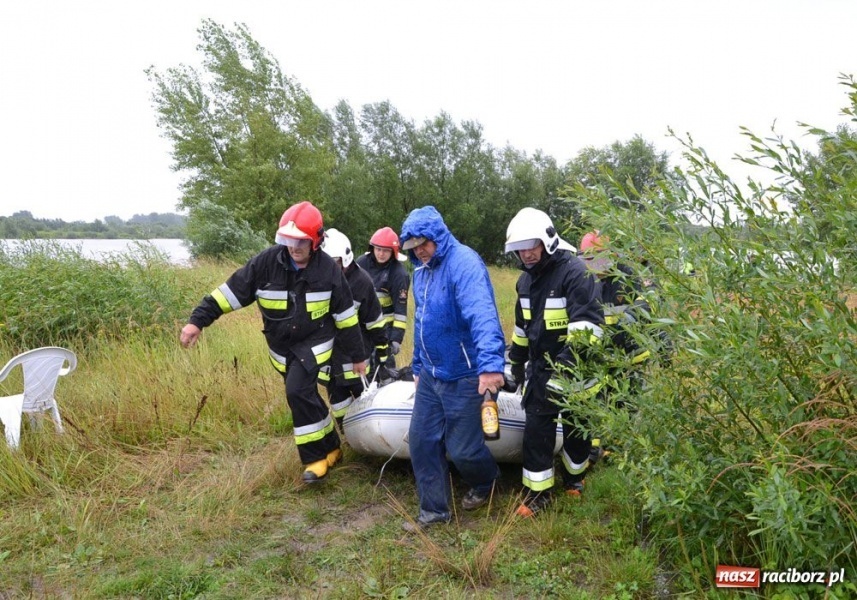 Zdjęcie w galerii na portalu naszraciborz.pl: Odra zaskoczyła wędkarzy w polderze wiadomości z regionu