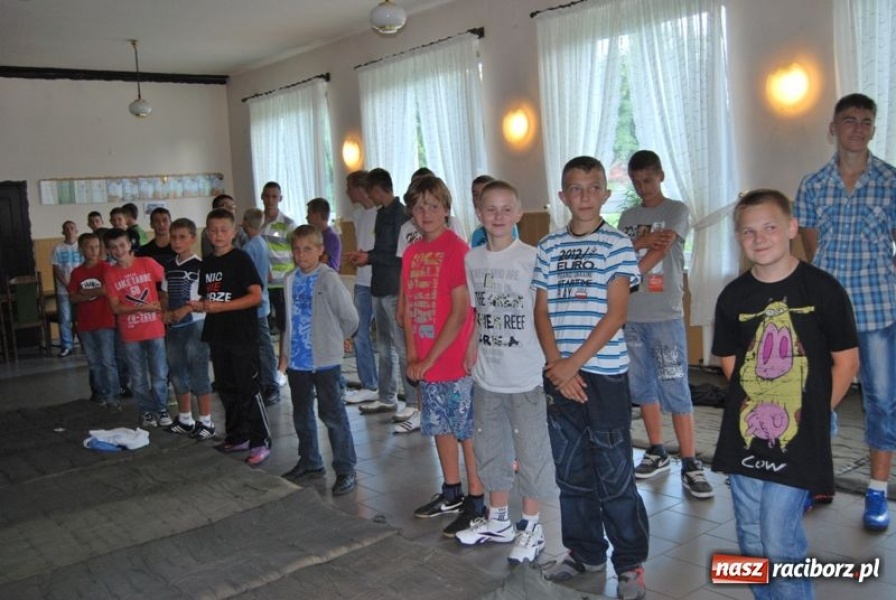 Zdjęcie w galerii na portalu naszraciborz.pl: Trener, ksiądz i 40 rozbójników wiadomości z regionu