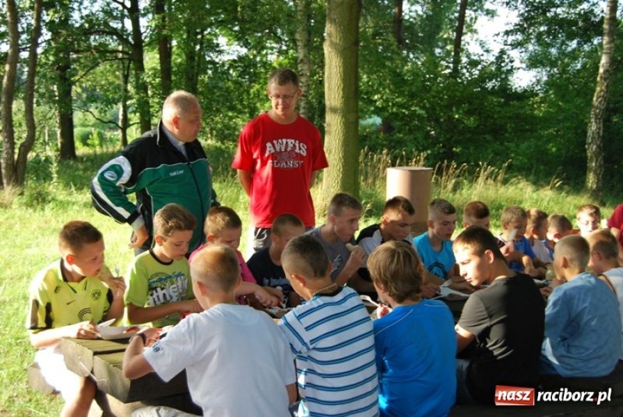 Zdjęcie w galerii na portalu naszraciborz.pl: Trener, ksiądz i 40 rozbójników wiadomości z regionu