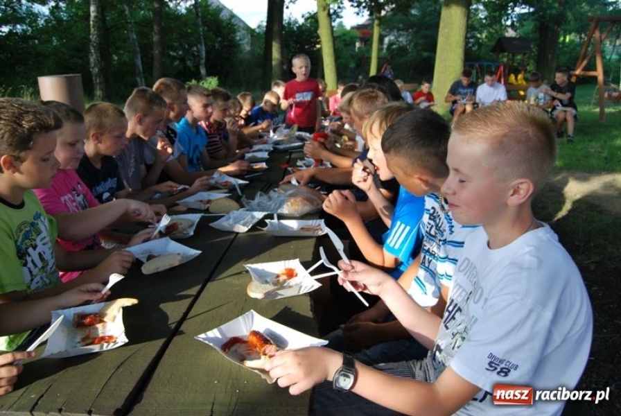 Zdjęcie w galerii na portalu naszraciborz.pl: Trener, ksiądz i 40 rozbójników wiadomości z regionu