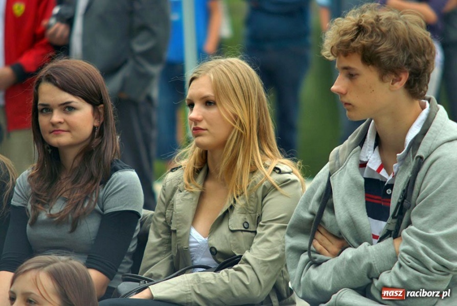 Zdjęcie w galerii na portalu naszraciborz.pl: Artyści Spalonego Teatru w muszelce wiadomości z regionu