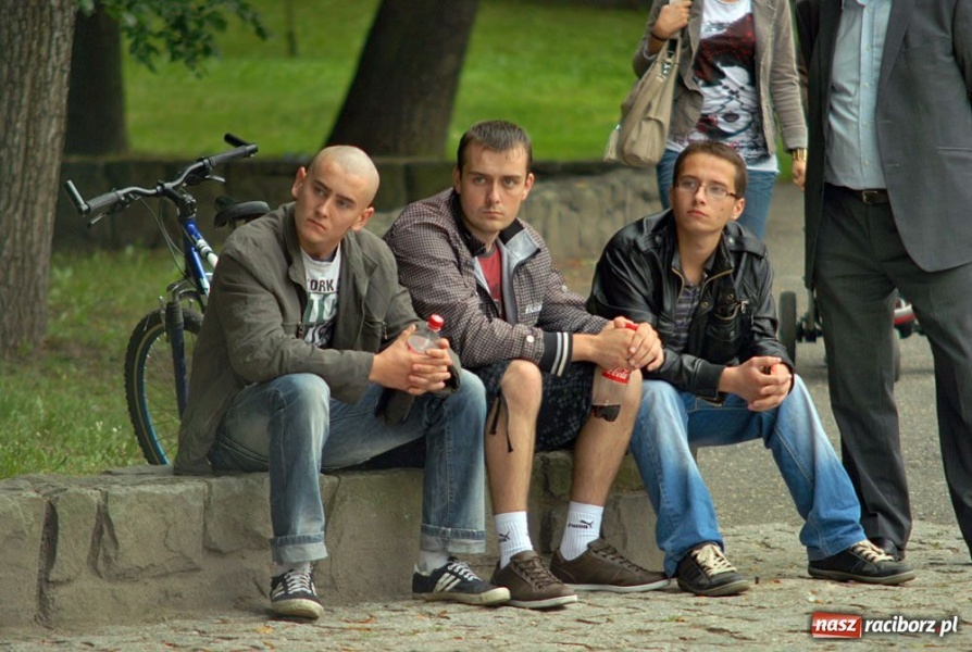 Zdjęcie w galerii na portalu naszraciborz.pl: Artyści Spalonego Teatru w muszelce wiadomości z regionu