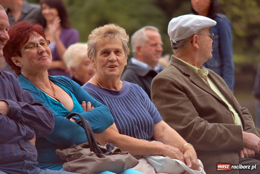 Zdjęcie w galerii na portalu naszraciborz.pl: Artyści Spalonego Teatru w muszelce wiadomości z regionu