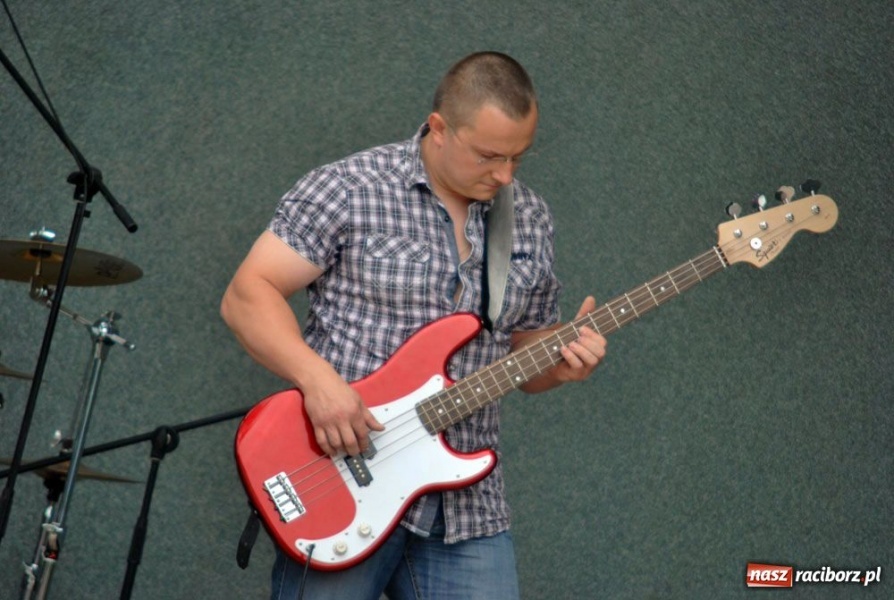 Zdjęcie w galerii na portalu naszraciborz.pl: Artyści Spalonego Teatru w muszelce wiadomości z regionu