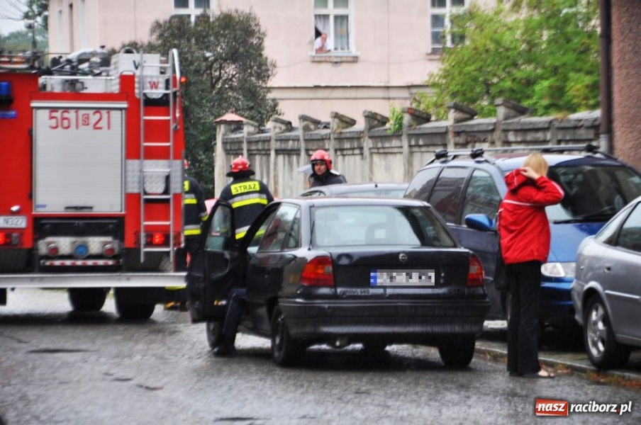 Zdjęcie w galerii na portalu naszraciborz.pl: Zaalarmował o dymiącym się aucie wiadomości z regionu