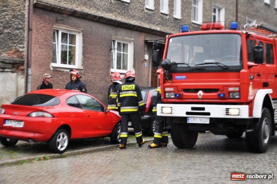 Zdjęcie w galerii na portalu naszraciborz.pl: Zaalarmował o dymiącym się aucie wiadomości z regionu